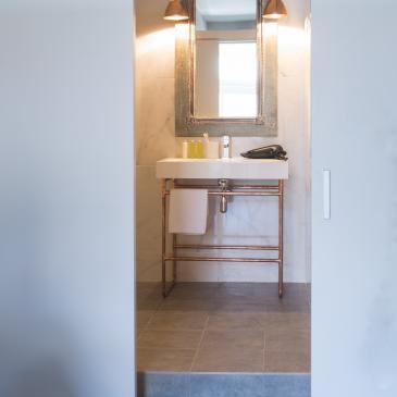 Salle de bain dans la chambre supérieure du The Conica Deluxe B&B Barcelona