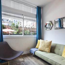 Habitación con vistas al patio