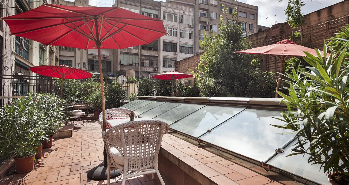 Blick auf die Hotelterrasse